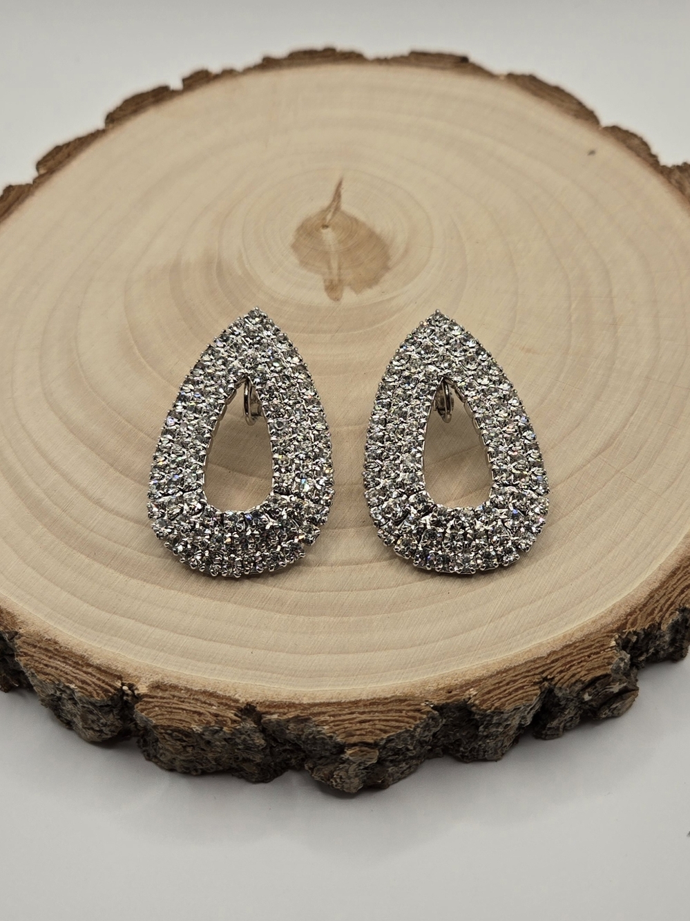 β¨ Vintage Silver-Tone Rhinestone Clip-On Earrings β¨